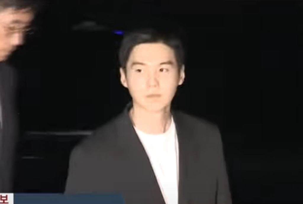  闵玧其 